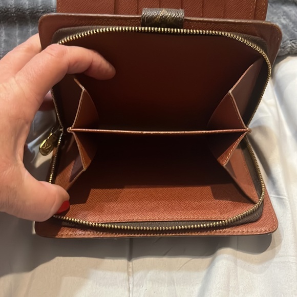 Louis Vuitton wallet - Picture 3 of 9